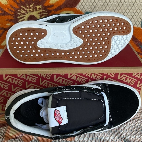 Vans WMNS Oid Skool Over
Black/White
VN0A7Q5EBA2
Sneakers Platforms - Picture 4 of 16